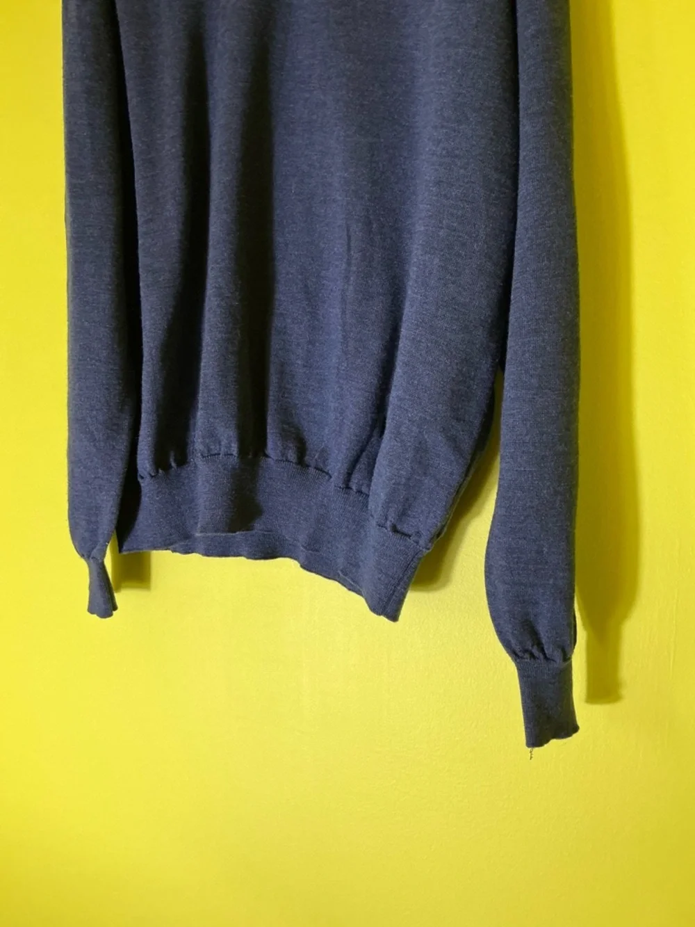 Neiman Marcus Men's V-Neck Sweater - blue Gray